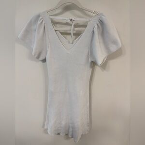 White oversized sleeved dress with tie in back, stretch material  size xs